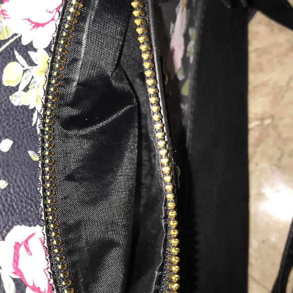 Floral Chain Purse - Picture 4 of 4